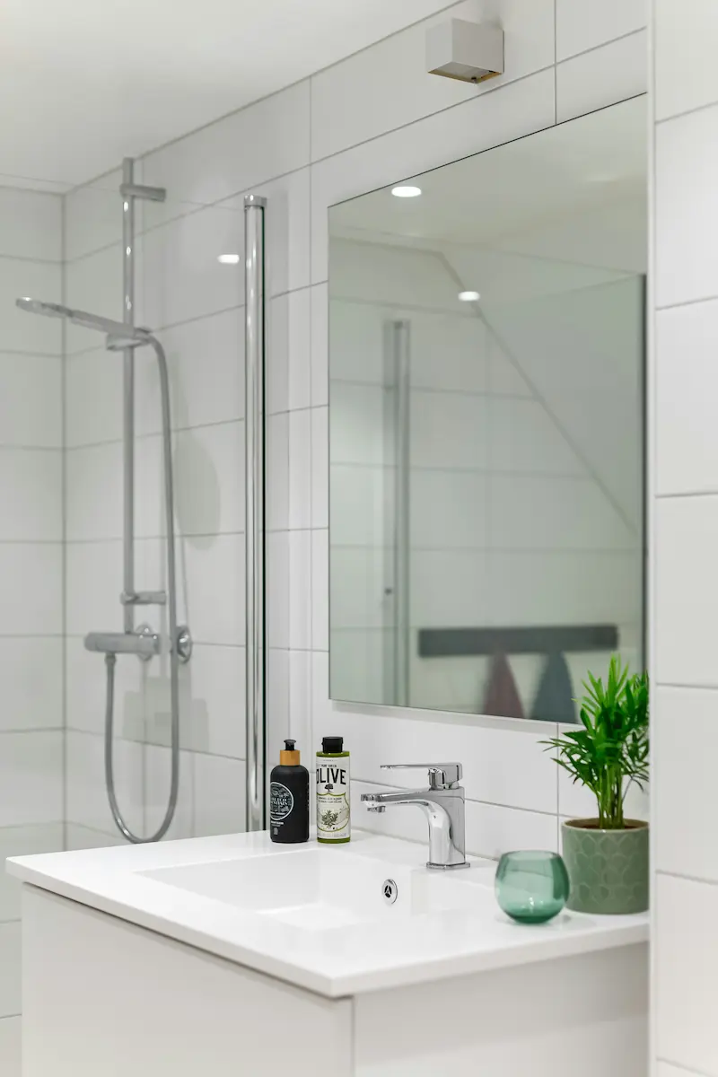 lisa-anna-jWsG8cZNPM0-unsplash