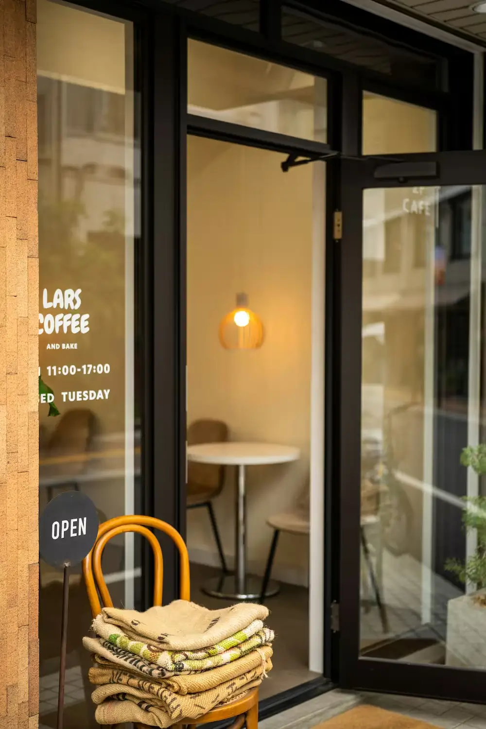 storefront-glass-entrance