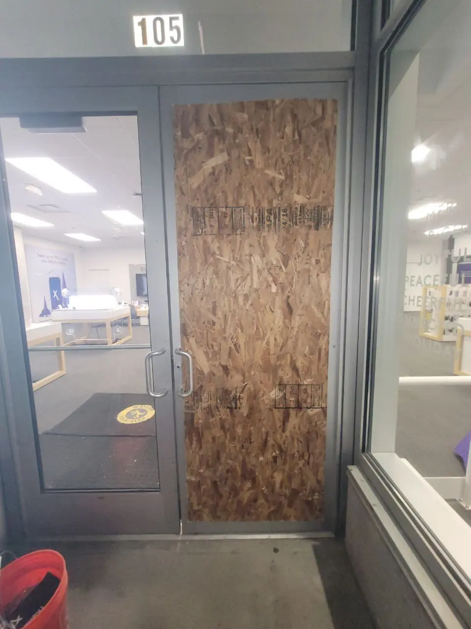 commercial-door-emergency-boardup