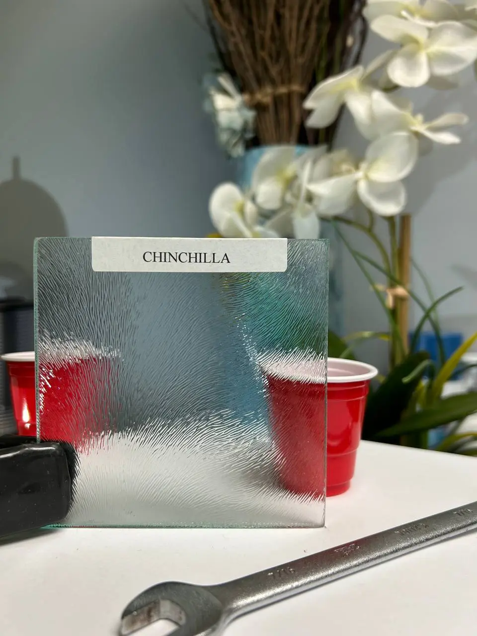 Fine wavy texture that blurs detail while keeping the glass bright and decorative.